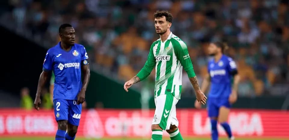 Jugadores de Betis y Getafe en el campo de juego