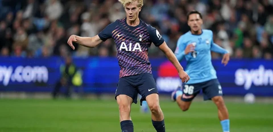Jugador de Tottenham en acción durante el partido