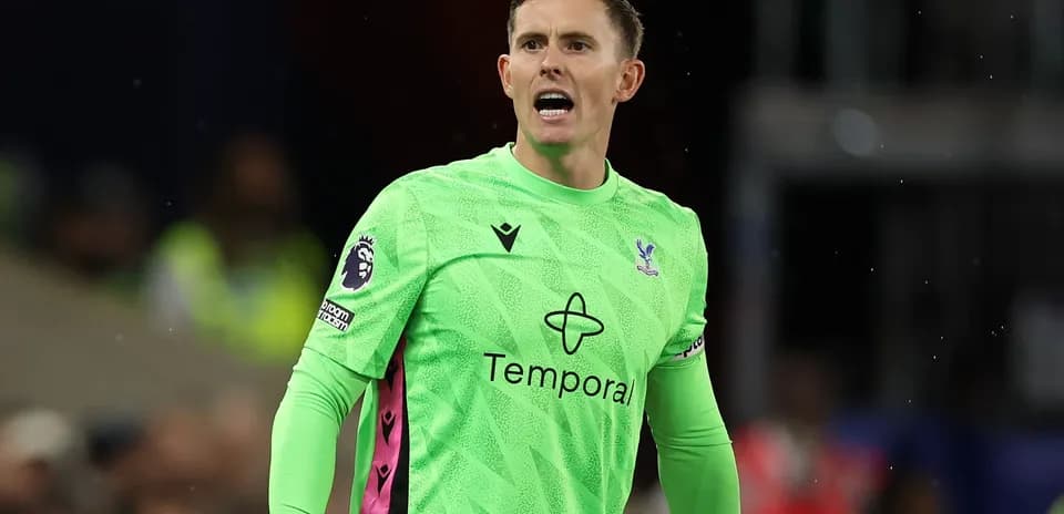 Portero de Crystal Palace animando al equipo