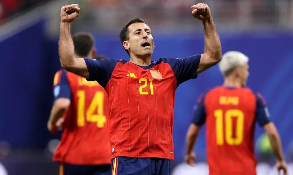 Jugador de España celebrando con los brazos en alto