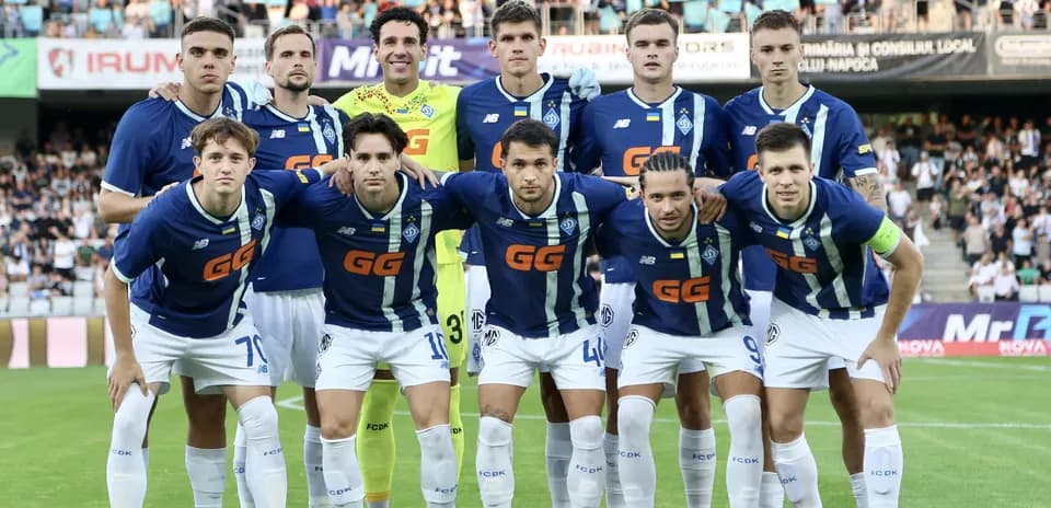 Equipo de Dynamo Kyiv posando para la foto