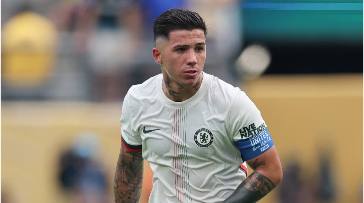 Jugador de Chelsea corriendo durante un partido