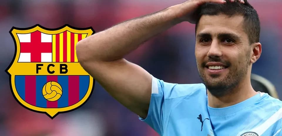 Jugador sonriente con camiseta de Manchester City
