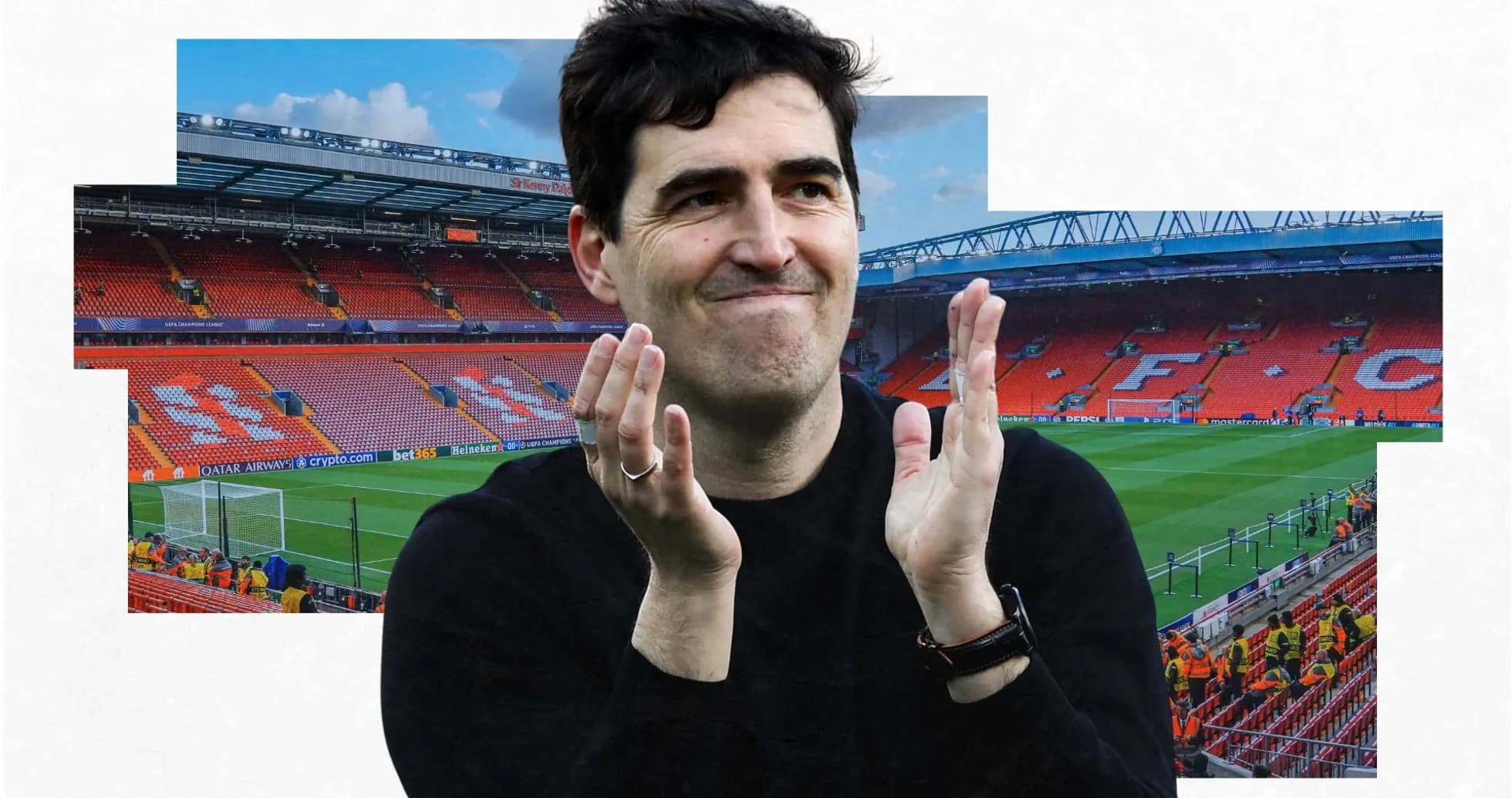 Entrenador aplaudiendo en el estadio Anfield