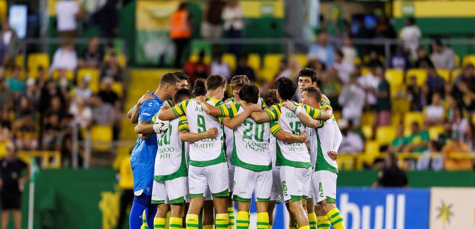 Equipo de Tampa Bay Rowdies en reunión previa al partido