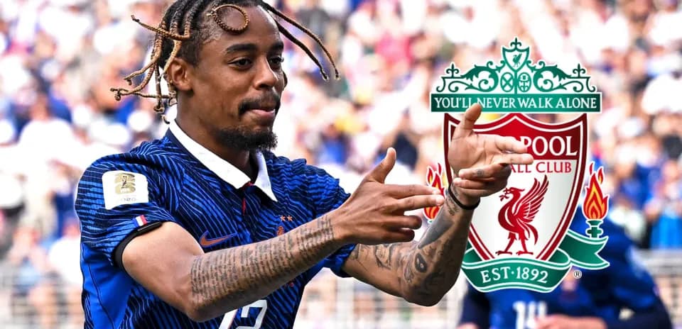 Jugador de Francia celebrando con camiseta azul