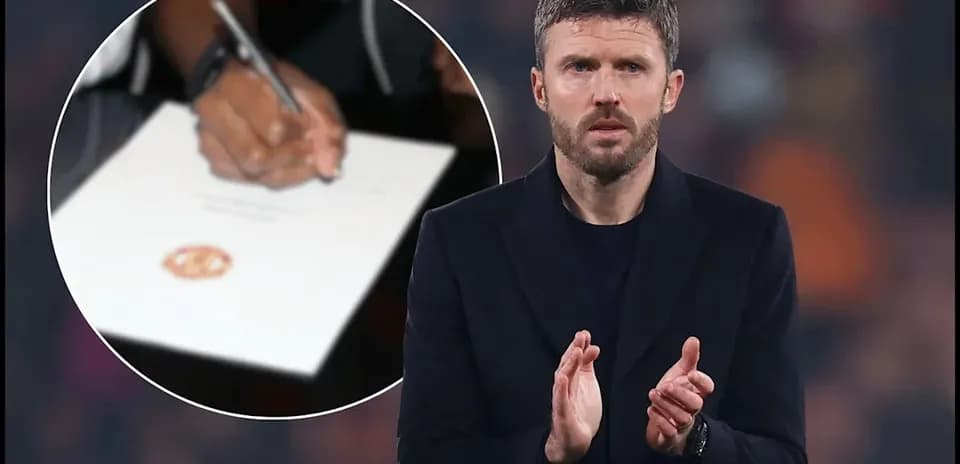 Michael Carrick aplaudiendo durante un evento
