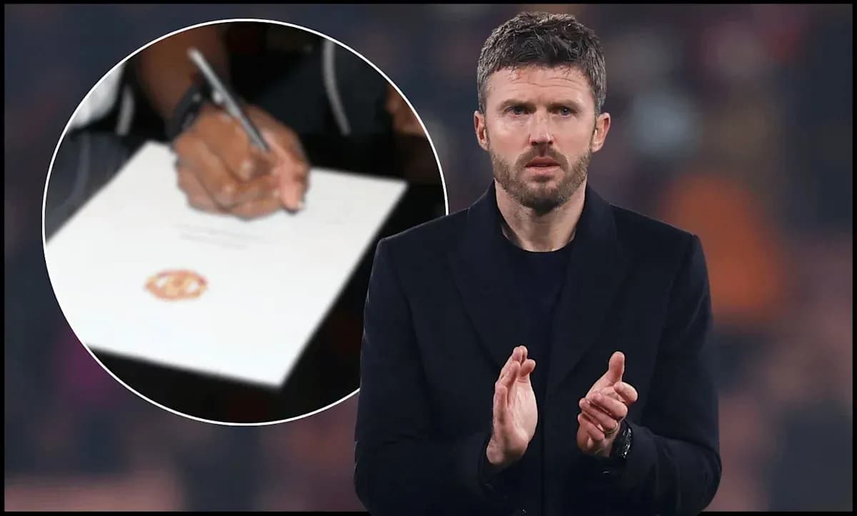 Michael Carrick aplaudiendo durante un evento