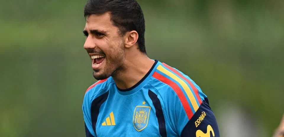Jugador de España animando durante el entrenamiento
