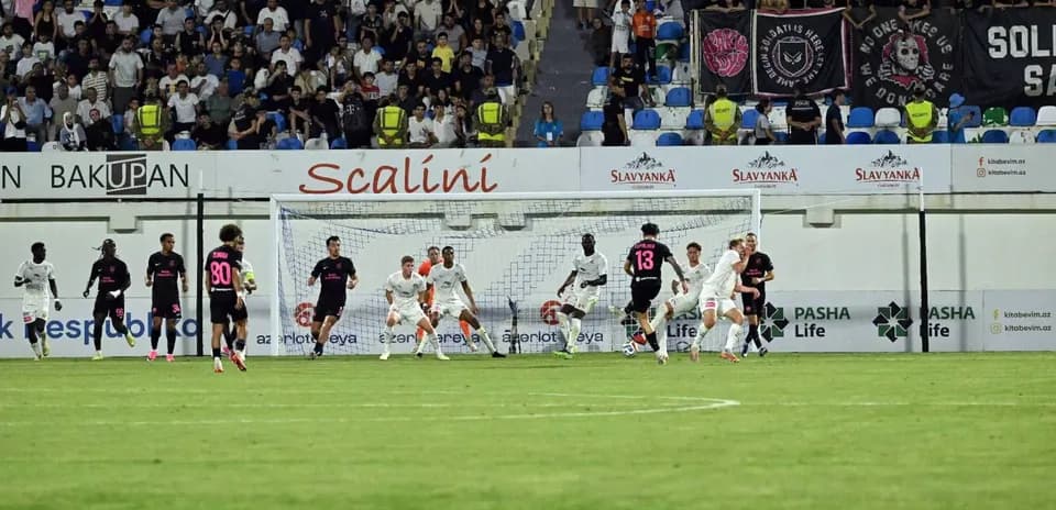 Partido de fútbol entre KuPS y Sabah FA