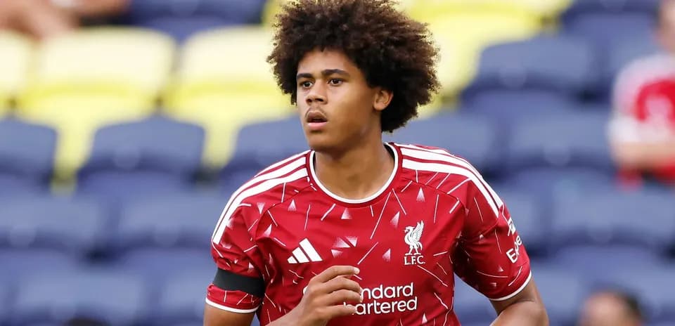Jugador de Liverpool en calentamiento antes del partido