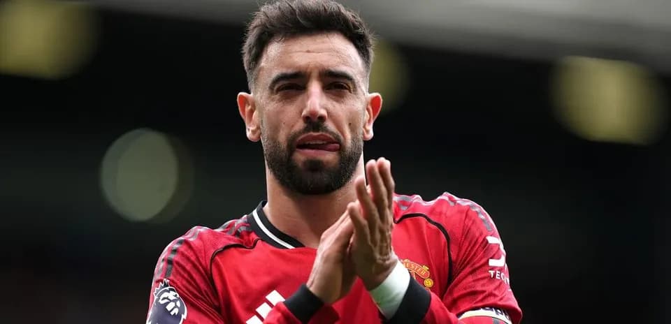 Jugador de Manchester United aplaudiendo a la afición