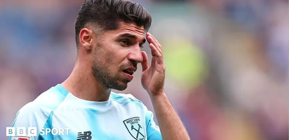 Jugador de West Ham United en acción durante el partido