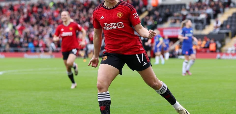 Jugadora del Manchester United celebra un gol