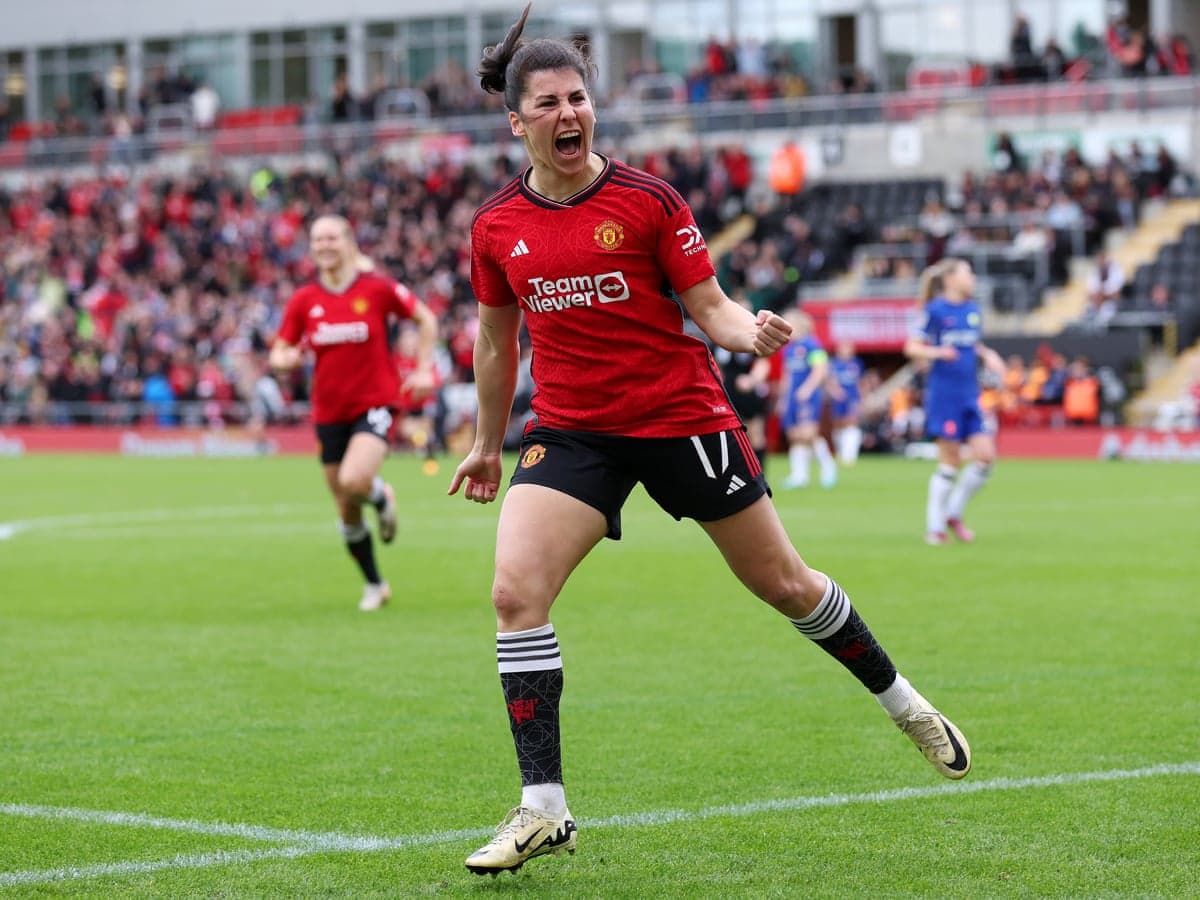 Jugadora del Manchester United celebra un gol