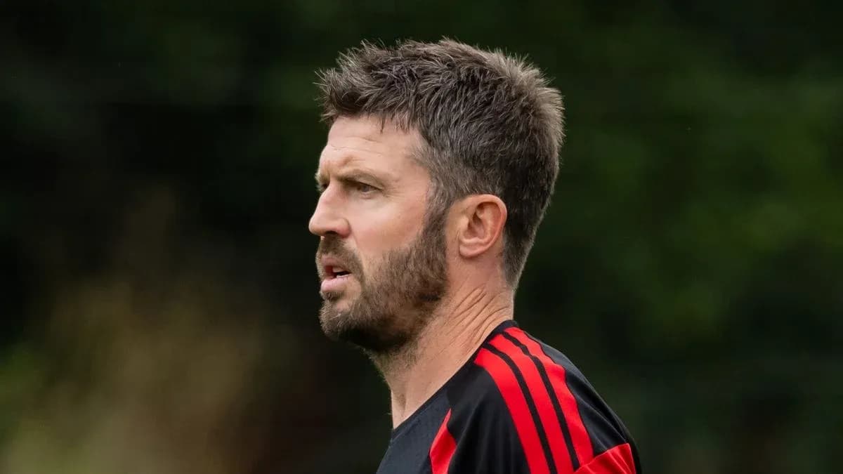 Entrenador observando durante una sesión de entrenamiento