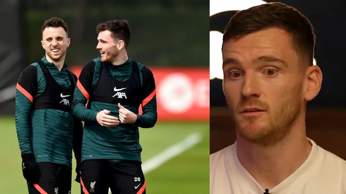 Jugadores de Liverpool entrenando y hablando durante la sesión