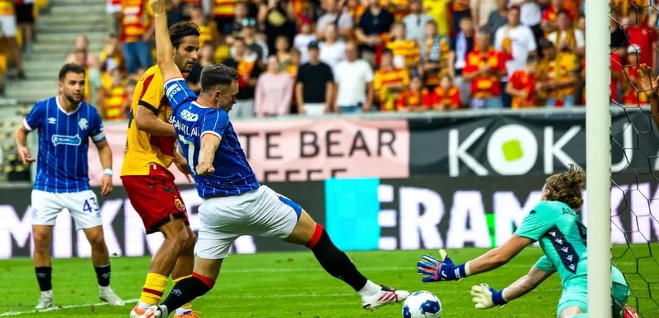 Acción del partido entre Rangers y Jagiellonia