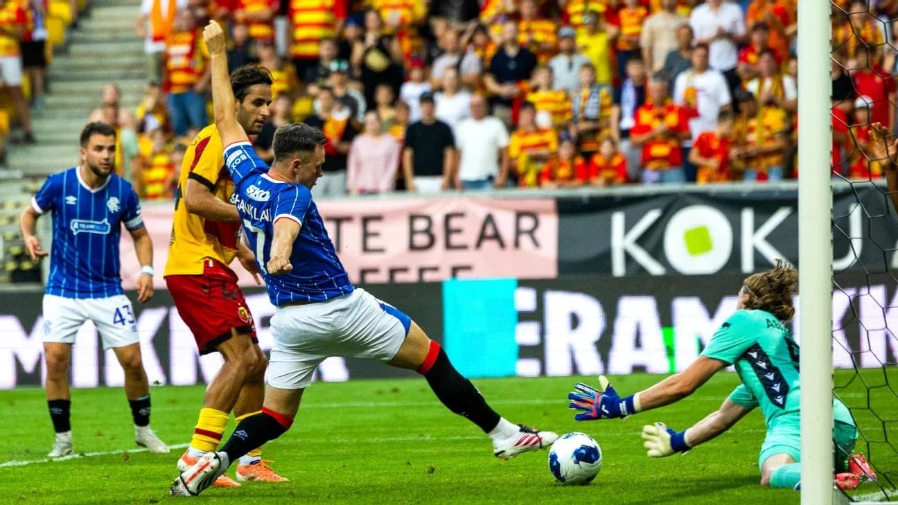Acción del partido entre Rangers y Jagiellonia