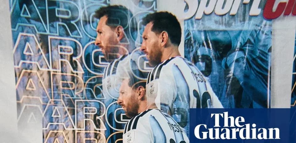 Jugador de fútbol argentino en camiseta de la selección