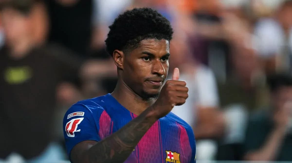 Jugador del Barcelona levantando el pulgar