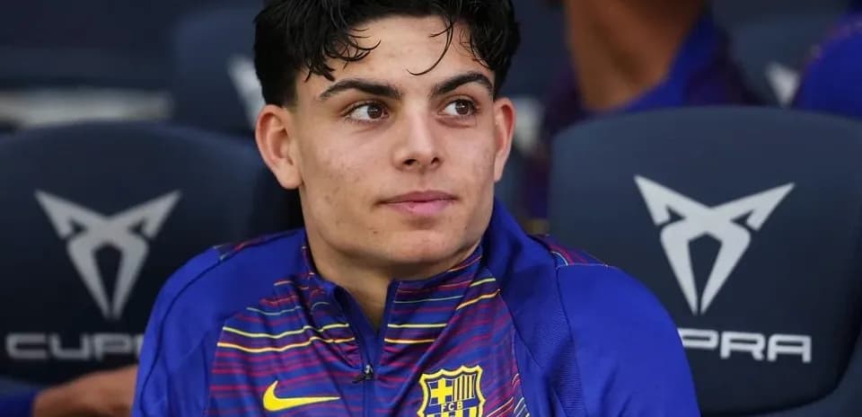 Jugador sentado en el banquillo del FC Barcelona