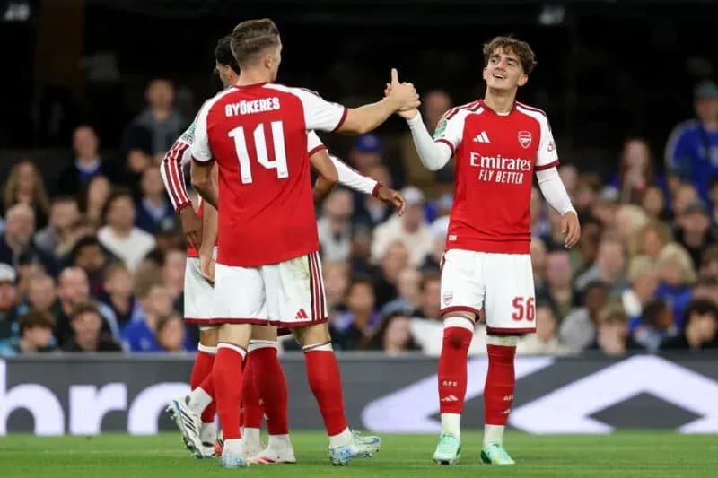 Jugadores de Arsenal celebrando un gol en el partido