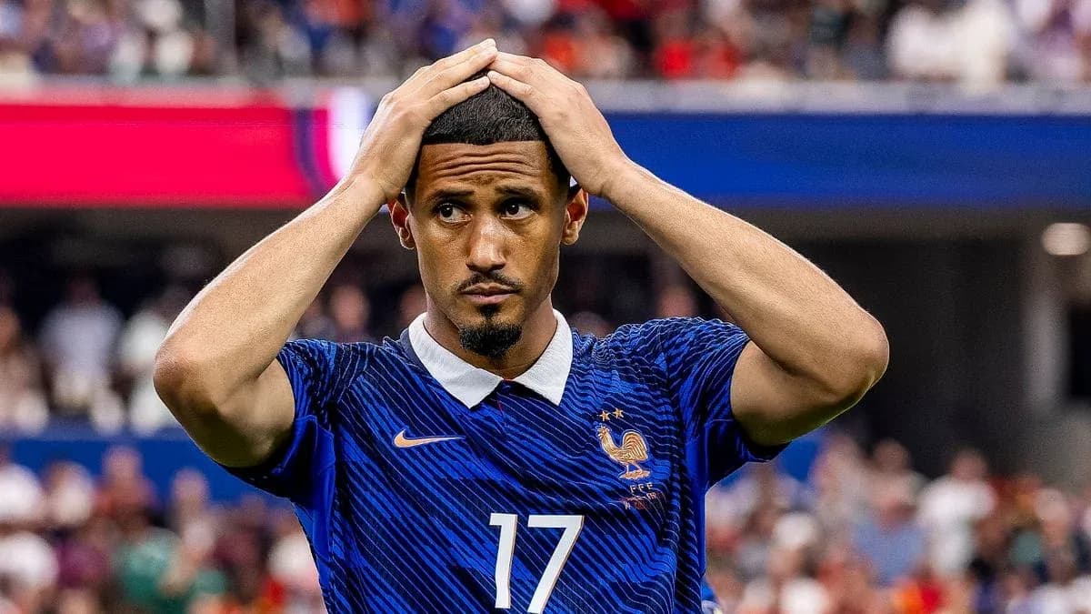 Jugador de Francia con las manos en la cabeza