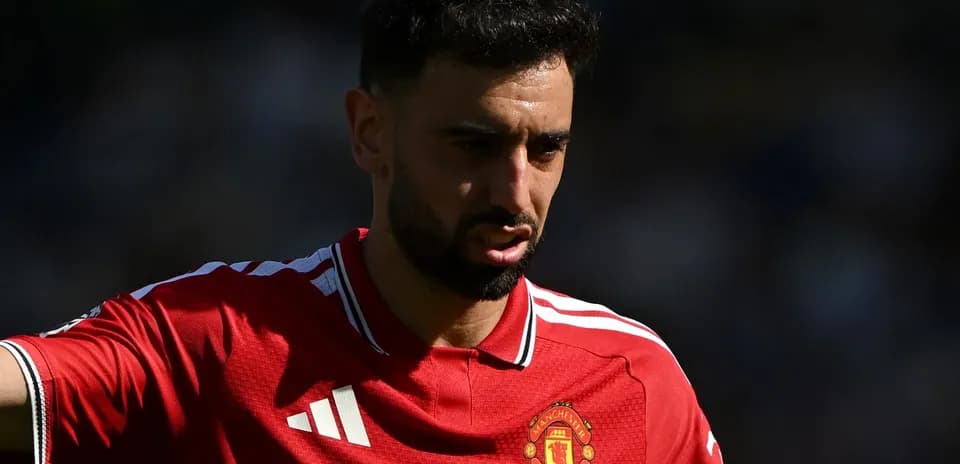 Jugador de Manchester United en uniforme rojo