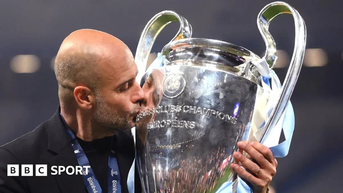 Entrenador besando el trofeo de la Champions League