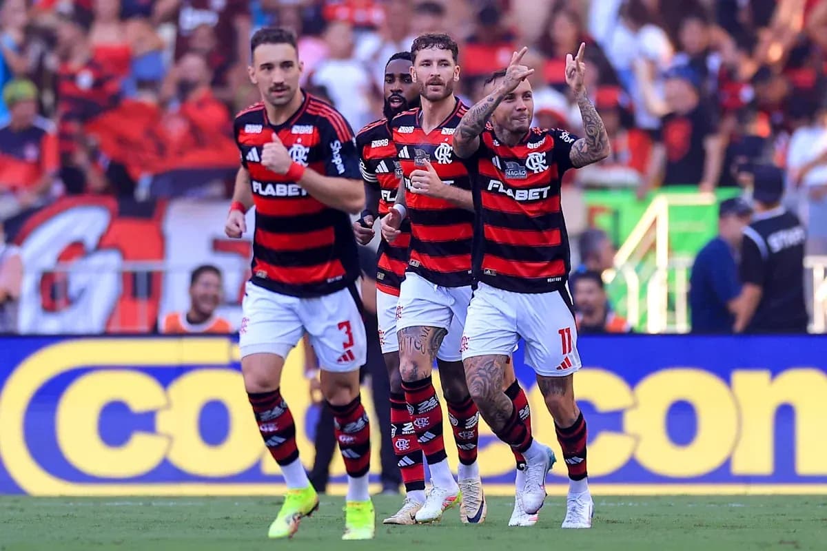 Jugadores de Flamengo celebrando un gol