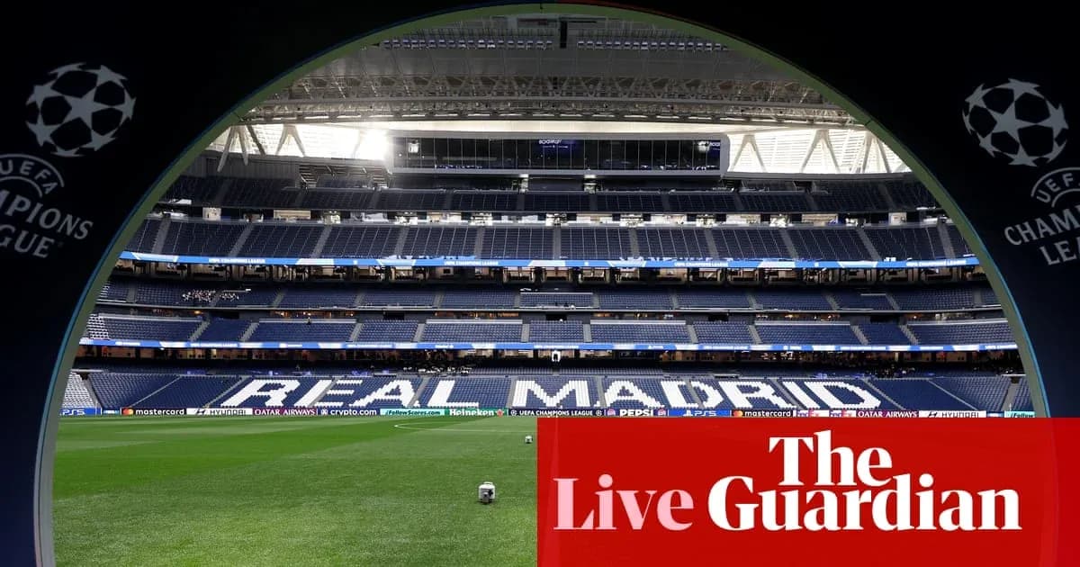 Vista del estadio con 'REAL MADRID' en el campo