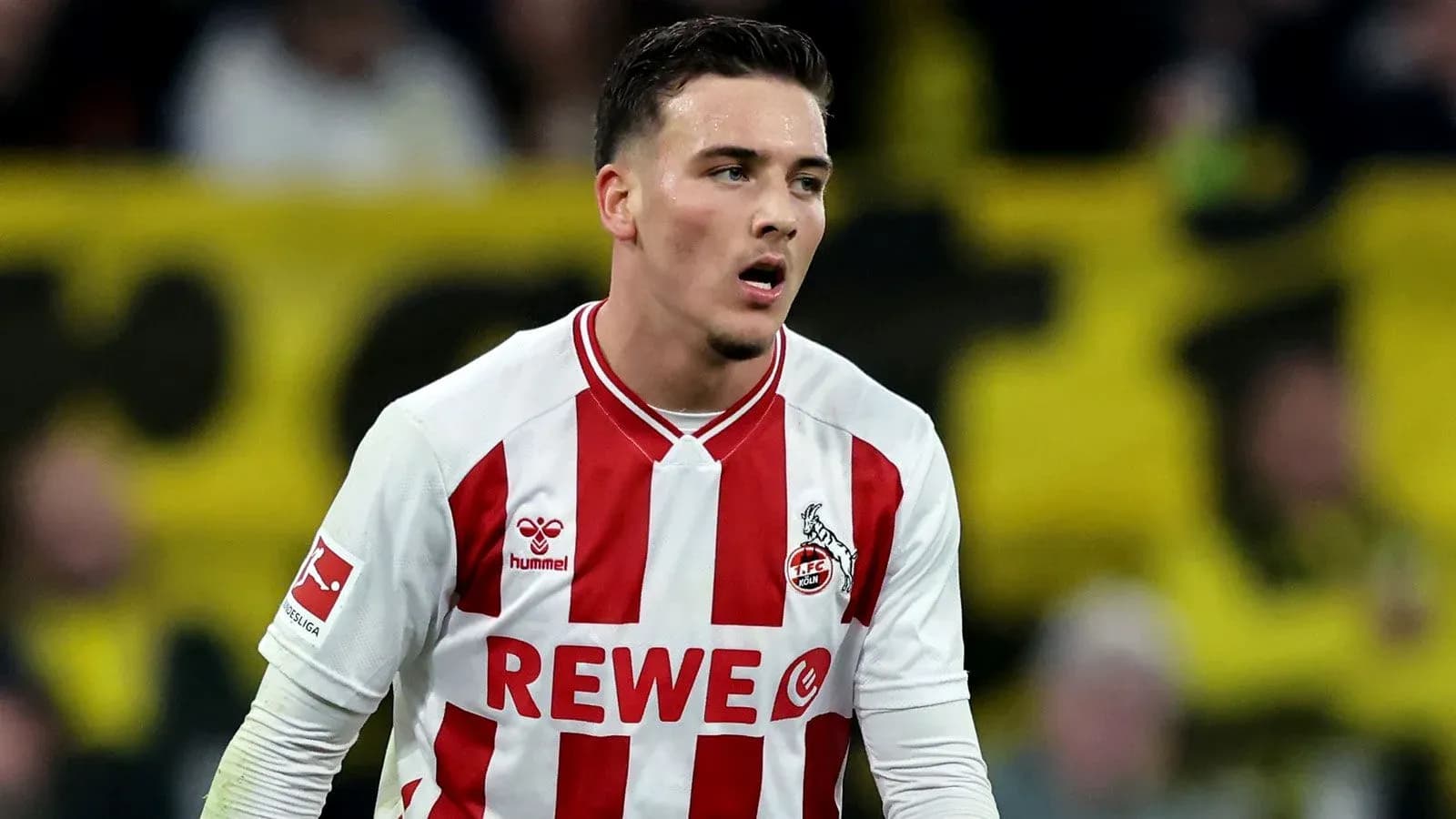Jugador de FC Köln en acción durante un partido