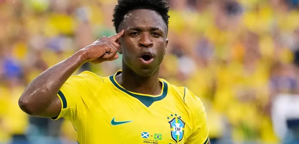 Jugador brasileño celebrando con gesto de triunfo