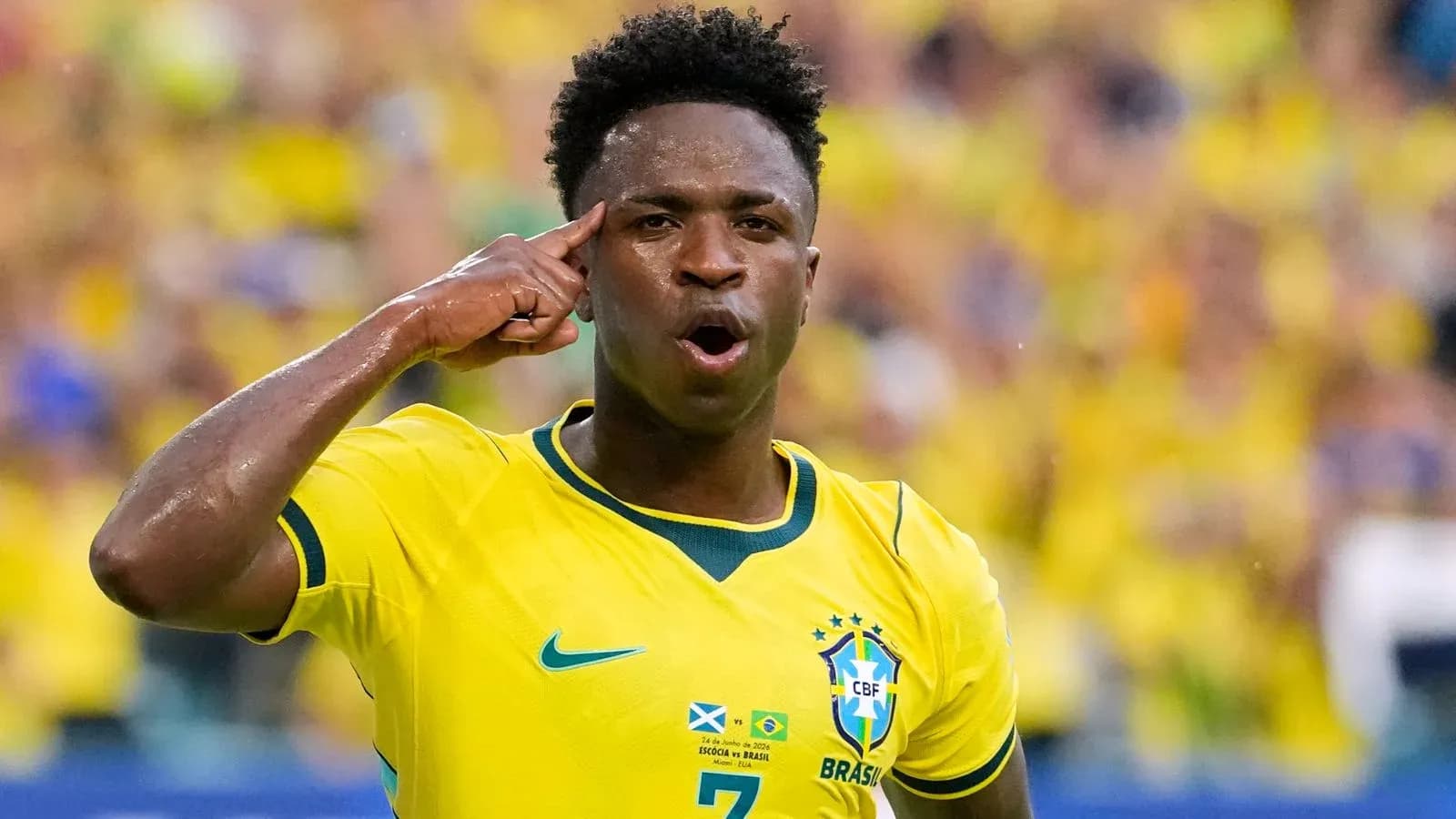 Jugador brasileño celebrando con gesto de triunfo