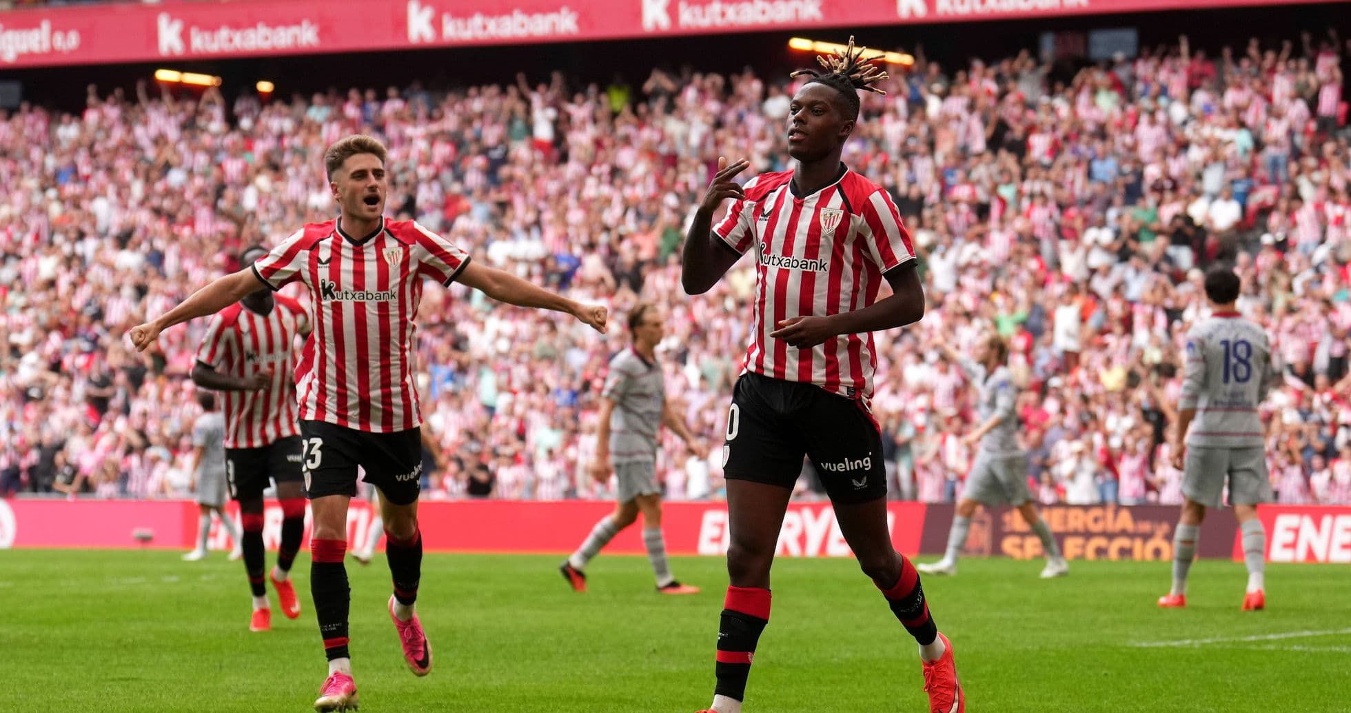 Jugador del Athletic Club celebrando un gol en el estadio