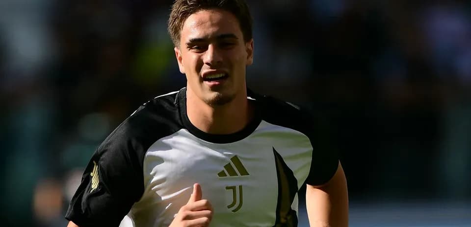 Jugador de Juventus corriendo durante el entrenamiento
