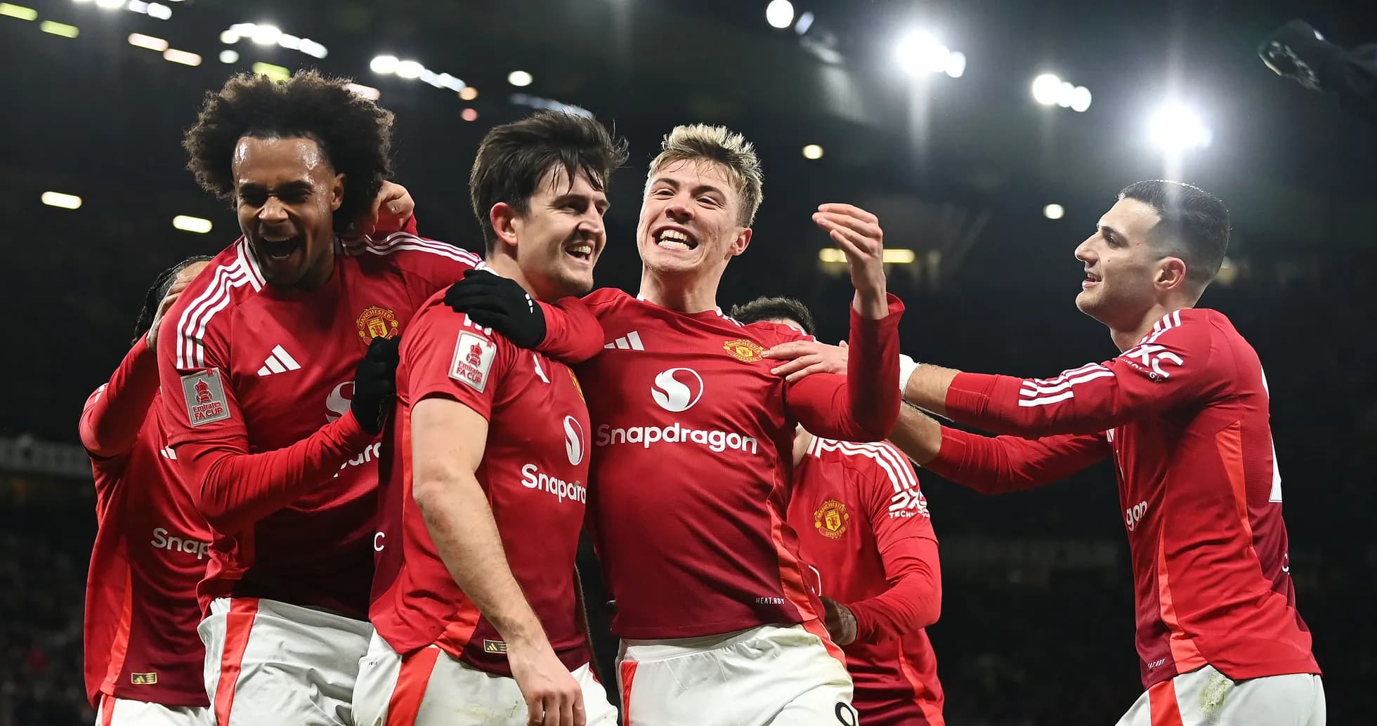 Jugadores de Manchester United celebrando un gol