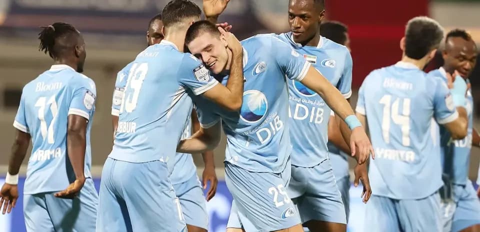 Jugadores de Ittihad Kalba U23 celebrando un gol