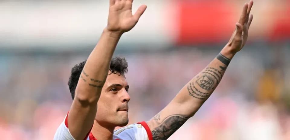 Jugador saludando a la afición tras el partido