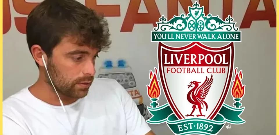 Persona escuchando con auriculares junto a logo de Liverpool