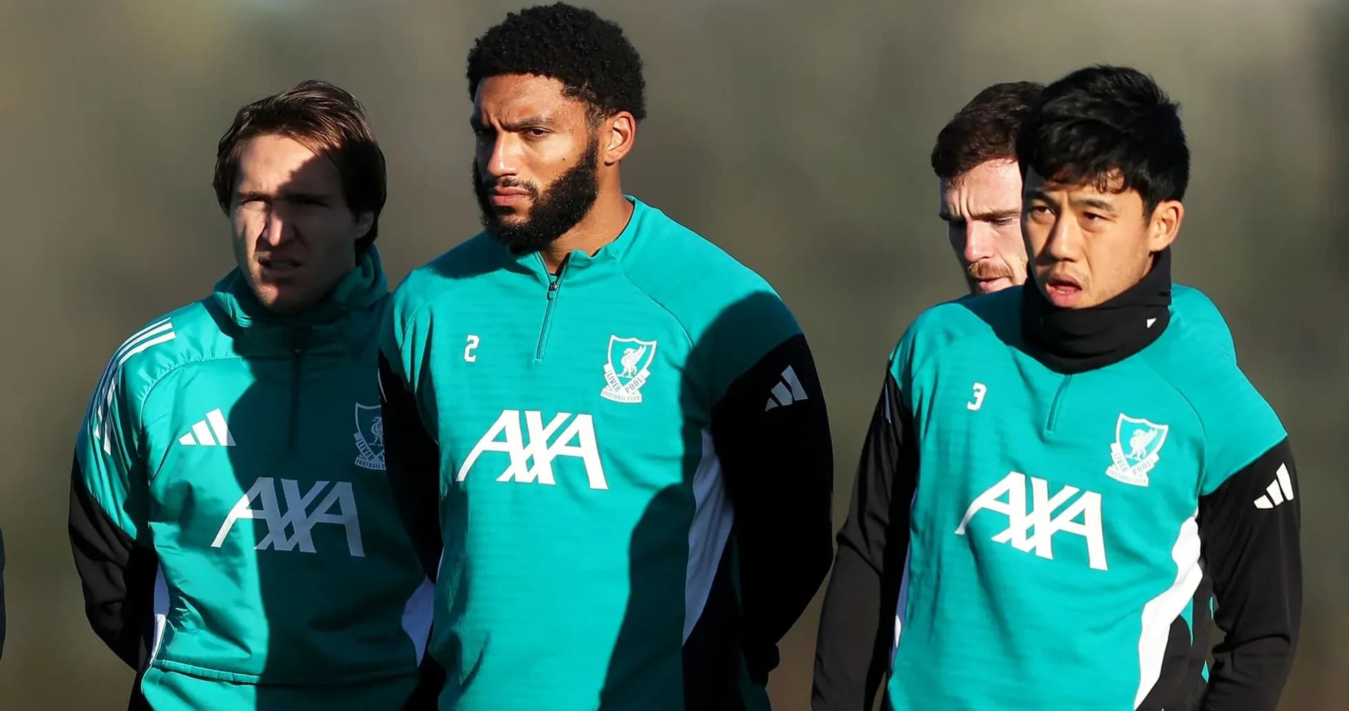 Jugadores de Liverpool en entrenamiento grupal