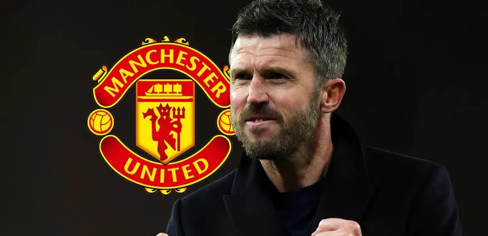 Entrenador celebrando con logo de Manchester United