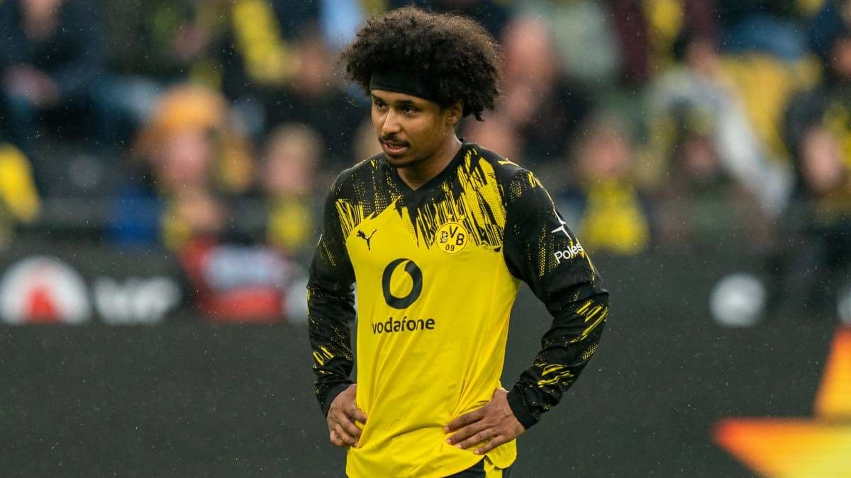 Jugador de Borussia Dortmund en el campo durante el partido