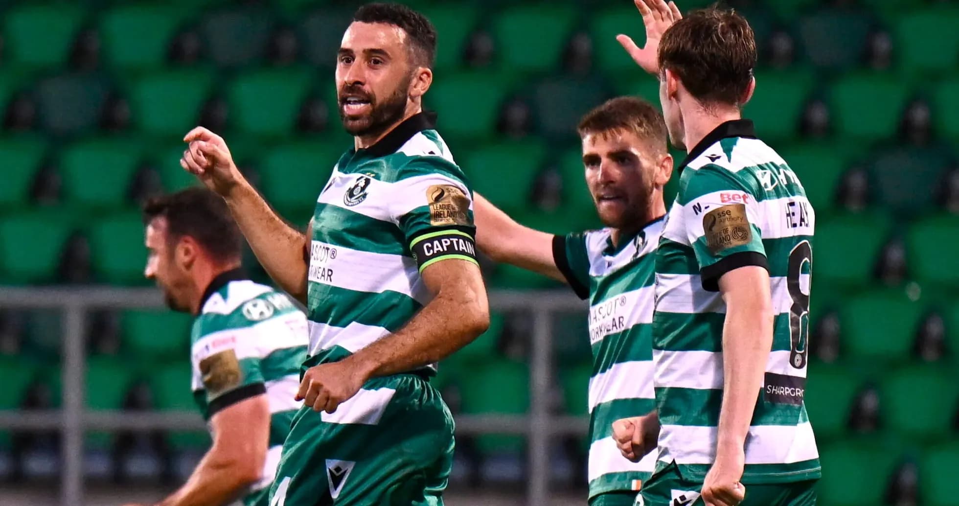 Jugadores de Shamrock Rovers celebrando un gol
