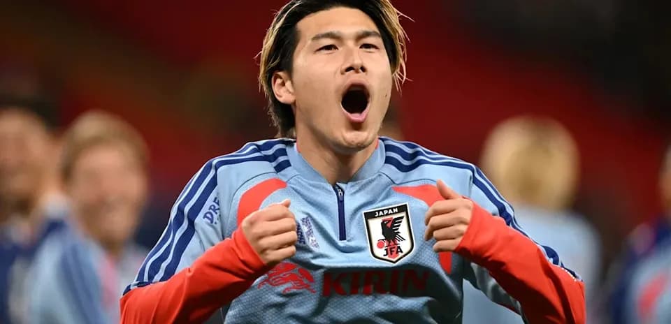 Jugador de Japón celebrando en el campo de juego