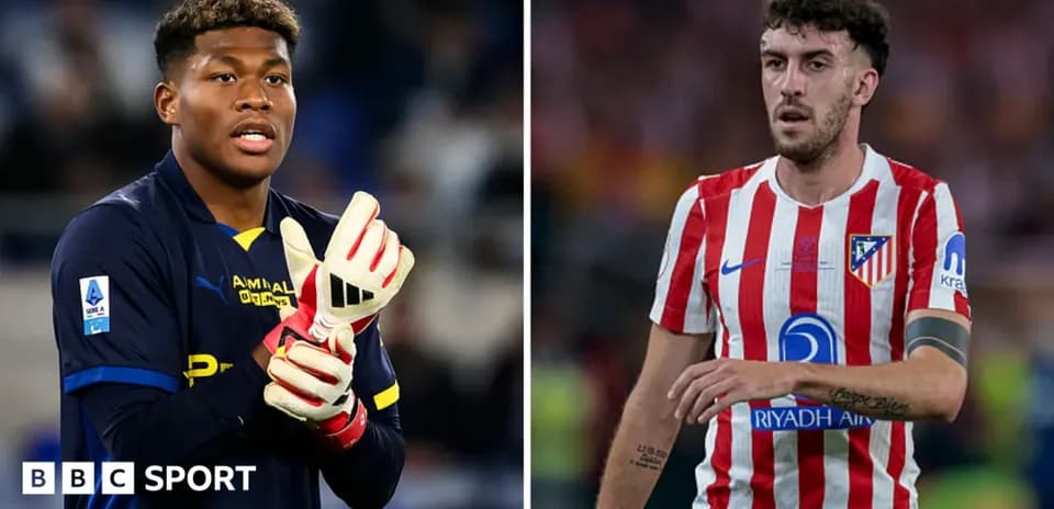 Portero y jugador de fútbol en acción durante el partido