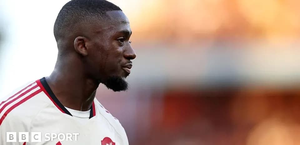 Jugador de Liverpool en el campo durante un partido