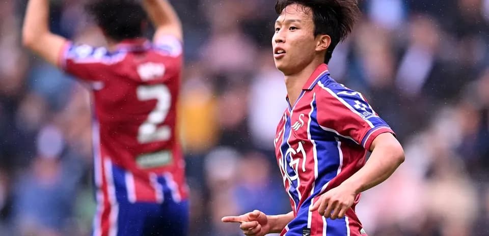 Jugador celebrando un gol en un partido de fútbol
