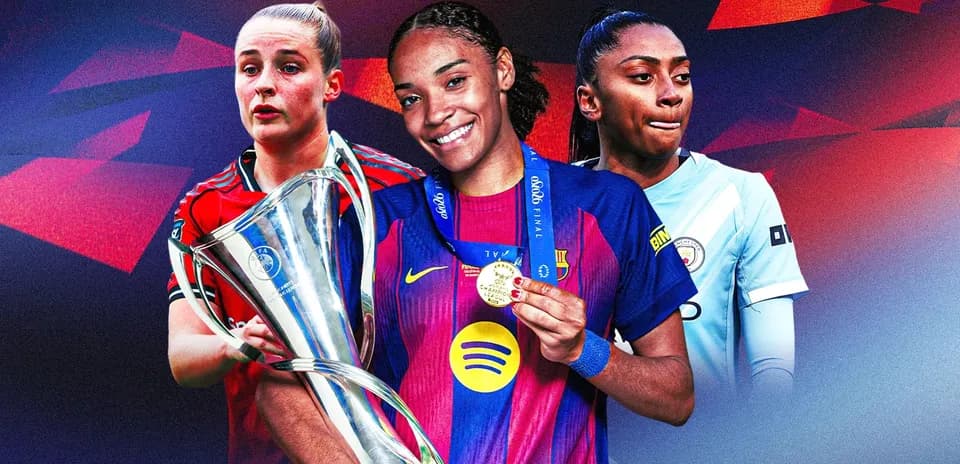 Jugadoras sosteniendo trofeos y medallas de fútbol